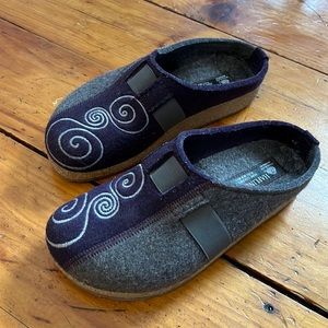 Wool clogs